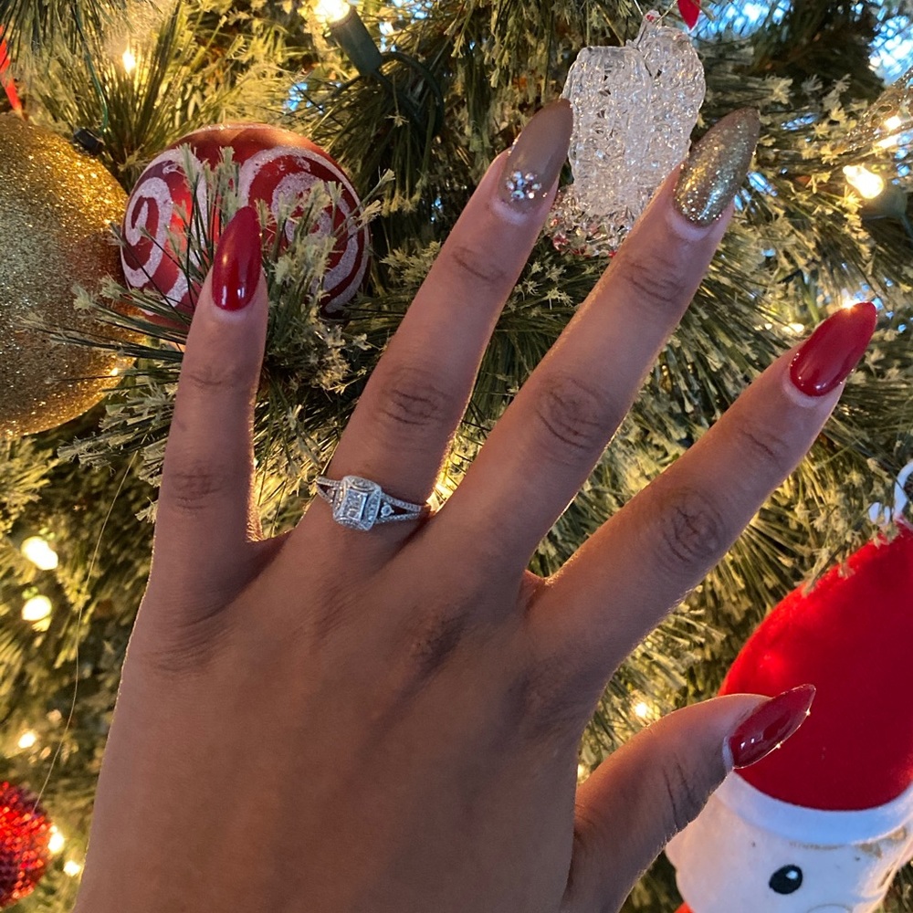 Engagement ring - Picture 2 of 3